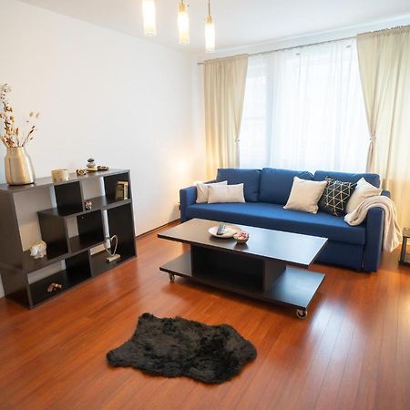Spacious 2Br Dristor Apartment Bucarest Esterno foto