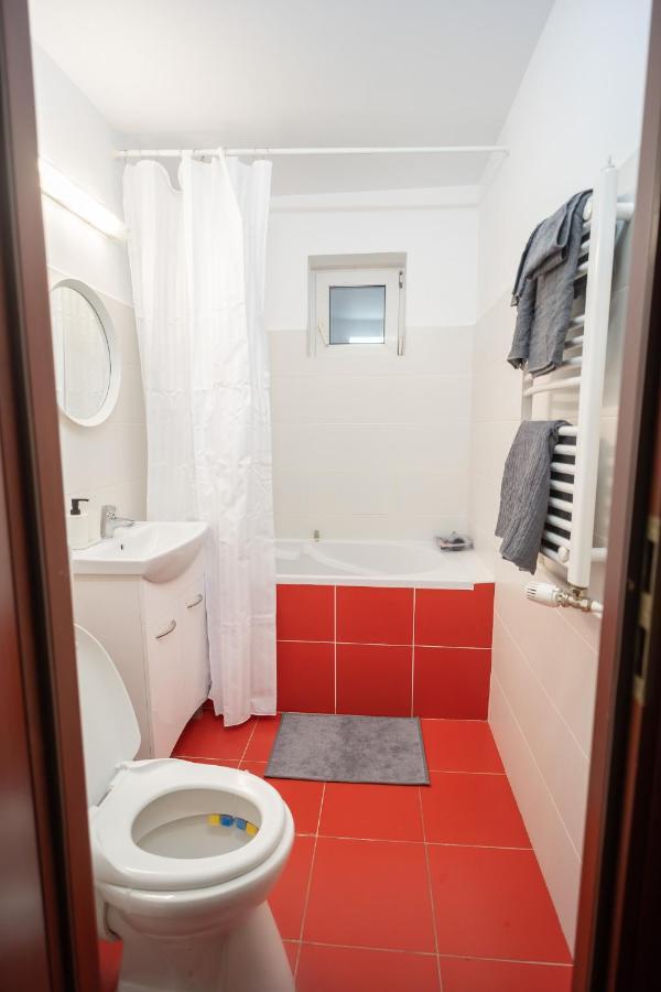 Spacious 2Br Dristor Apartment Bucarest Esterno foto