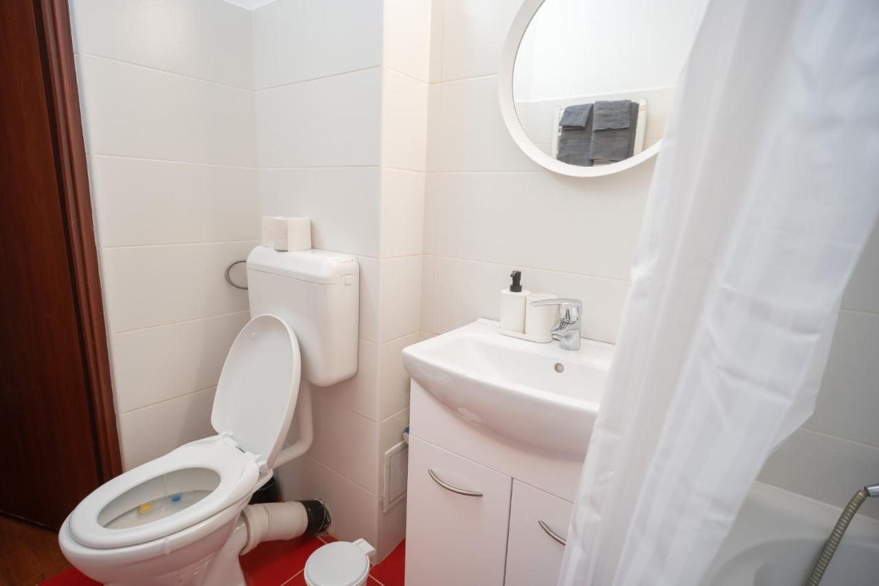 Spacious 2Br Dristor Apartment Bucarest Esterno foto